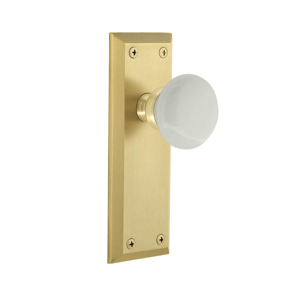 Grandeur Hardware Fifth Avenue Plate Passage with Hyde Park Knob in Satin Brass